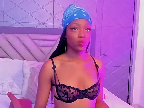 Snapshot of ElisabettaMonroy chatting on November 14, 2025, 6:39 pm ElisabettaMonroy online show from November 14, 2025, 6:39 pm