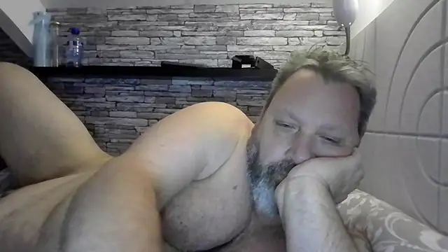 Snapshot of BigMan738@xh chatting on May 17, 2026, 10:28 pm BigMan738xh online show from May 17, 2026, 10:28 pm