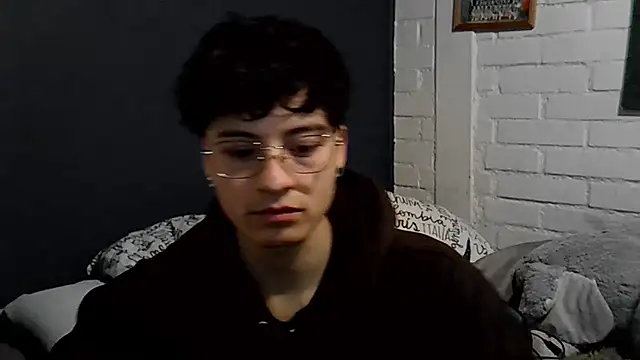 feeelipe2007 online show from June 24, 2026, 10:20 pm