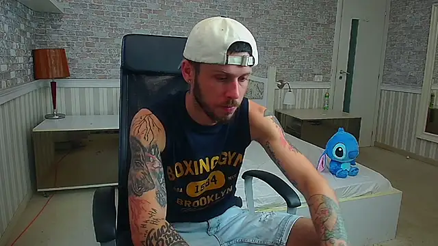 Snapshot of JonahShaw chatting on July 22, 2026, 4:37 am JonahShaw online show from July 22, 2026, 4:37 am