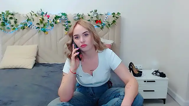 Snapshot of LiluMoon__ chatting on April 29, 2026, 5:30 pm LiluMoon online show from April 29, 2026, 5:30 pm