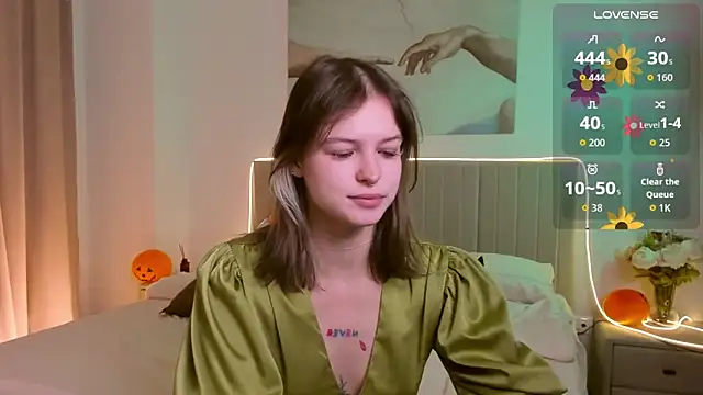 Lisa Blossom online show from November 5, 2025, 6:02 am