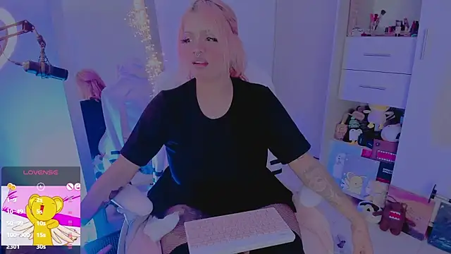 amywilld online show from March 16, 2026, 5:44 am