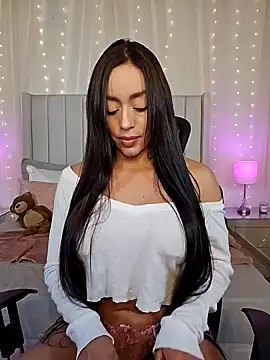 Snapshot of AriadnaTaylor chatting on October 8, 2025, 5:21 pm AriadnaTaylor online show from October 8, 2025, 5:21 pm