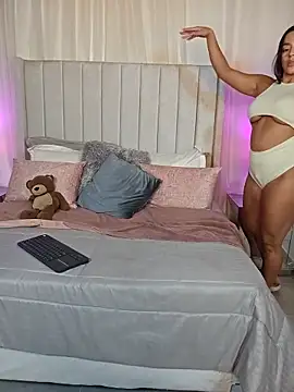 AriadnaTaylor online show from May 16, 2026, 7:34 pm