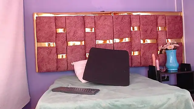 Snapshot of shantall_05 chatting on September 11, 2025, 3:17 am shantall 05 online show from September 11, 2025, 3:17 am