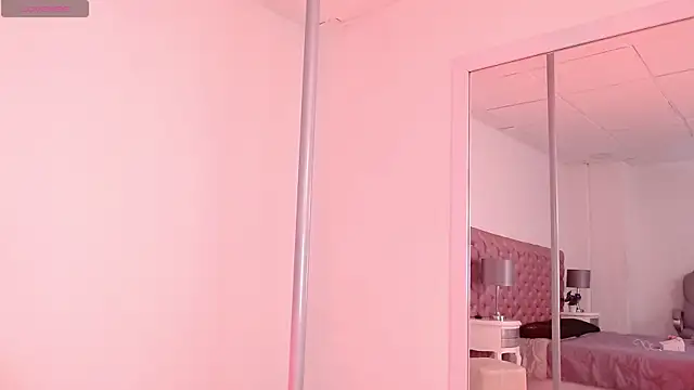 Snapshot of Coralgh_ chatting on September 23, 2025, 8:23 pm Coralgh online show from September 23, 2025, 8:23 pm