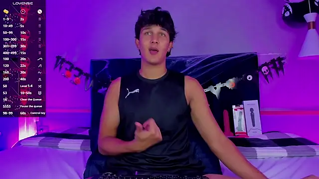 Leo Savage  online show from October 31, 2025, 4:24 am