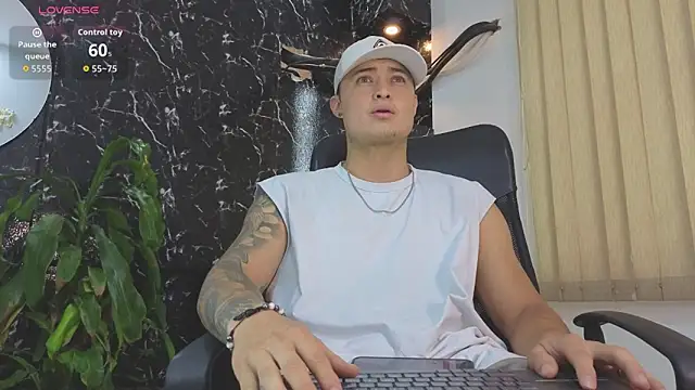 Snapshot of Alexander_ferre chatting on May 13, 2026, 12:35 pm Alexander ferre online show from May 13, 2026, 12:35 pm