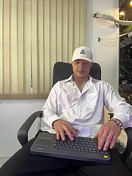 Snapshot of Alexander_ferre chatting on May 31, 2026, 12:34 pm Alexander ferre online show from May 31, 2026, 12:34 pm