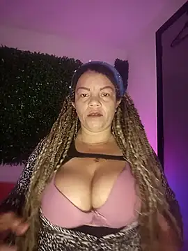 Snapshot of Eva_Luxei chatting on October 16, 2025, 12:17 pm Eva Luxei online show from October 16, 2025, 12:17 pm