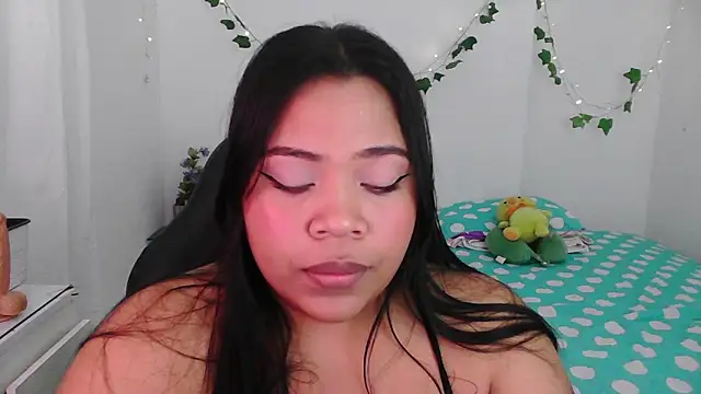 Snapshot of Juicy_elenxx chatting on June 19, 2026, 10:57 pm Juicy elenxx online show from June 19, 2026, 10:57 pm