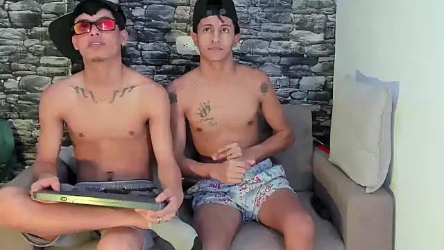 gustavo saaled19  online show from November 10, 2025, 10:20 pm