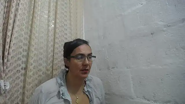 gabbyparker  online show from April 5, 2026, 10:01 am
