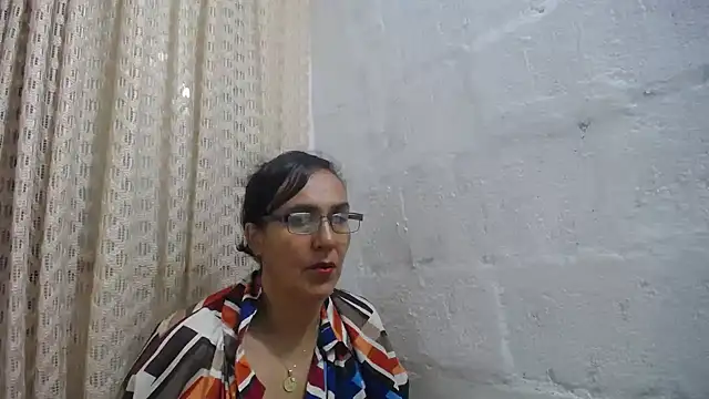 gabbyparker  online show from April 15, 2026, 9:38 am