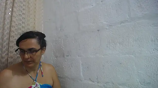 gabbyparker  online show from April 30, 2026, 10:47 pm