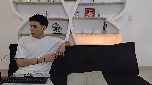 THREE GUYS HOT online show from November 28, 2025, 7:16 pm