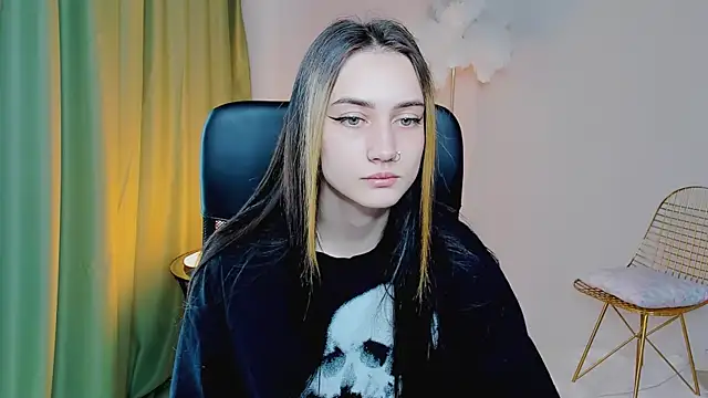 olivianorton online show from September 17, 2025, 1:02 pm