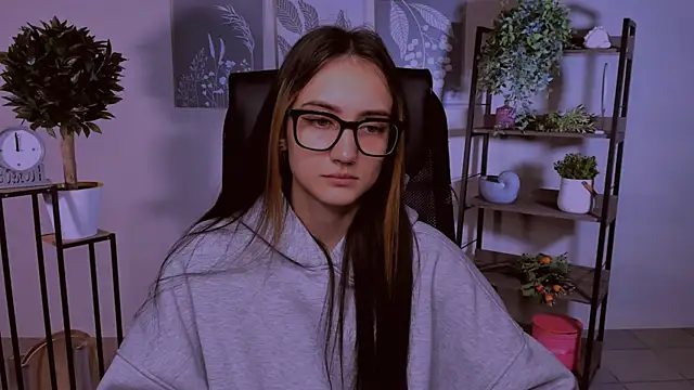 olivianorton online show from October 12, 2025, 3:11 pm