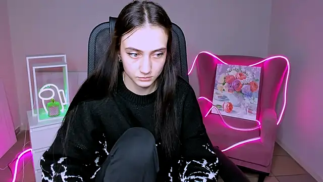 olivianorton online show from November 16, 2025, 5:51 pm