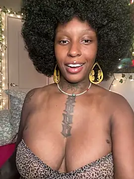 Snapshot of MistiSavannah chatting on June 8, 2026, 2:01 am MistiSavannah online show from June 8, 2026, 2:01 am