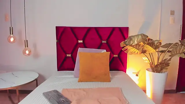 SamantaVee online show from September 16, 2025, 11:44 am