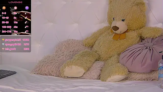 Snapshot of IsisQueen chatting on October 27, 2025, 3:16 pm IsisQueen online show from October 27, 2025, 3:16 pm