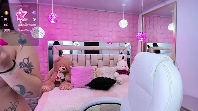  laaura  online show from March 3, 2026, 1:06 pm