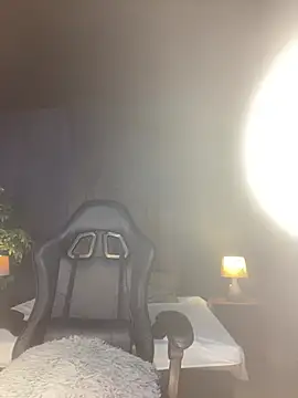 RenataLeclair online show from May 27, 2026, 4:42 am