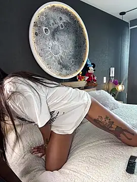 Snapshot of Sarajames chatting on November 11, 2025, 6:19 pm Sarajames online show from November 11, 2025, 6:19 pm