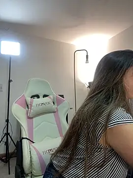 emma hot2006 online show from October 19, 2025, 4:18 pm