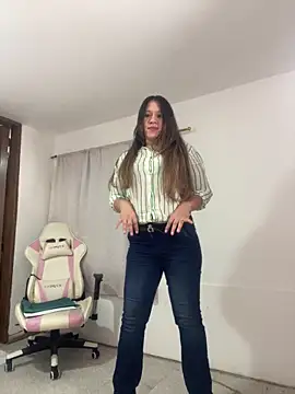 emma hot2006 online show from November 14, 2025, 5:11 pm