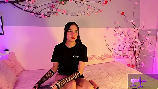 Emmiicute online show from February 12, 2026, 8:26 pm