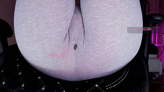 Cameltoe squirt inPants online show from October 18, 2025, 12:06 pm