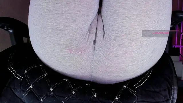 Cameltoe squirt inPants online show from October 20, 2025, 3:34 pm