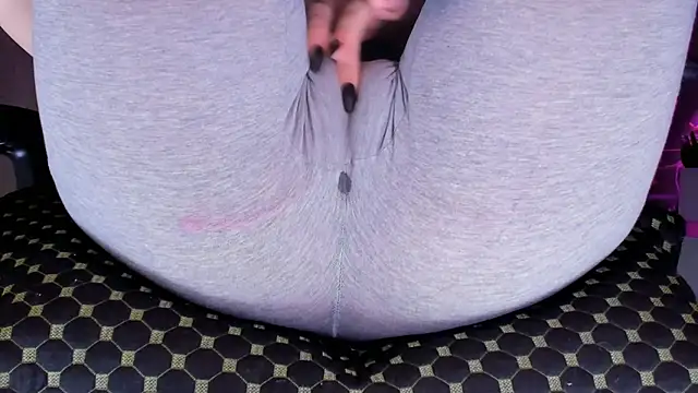 Cameltoe squirt inPants online show from November 7, 2025, 1:00 pm