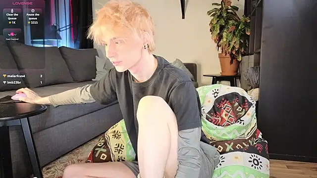 Your avatar online show from February 22, 2026, 10:08 pm