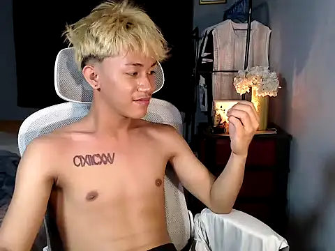 Snapshot of naughtyboyloy_0 chatting on December 17, 2025, 7:53 pm naughtyboyloy 0 online show from December 17, 2025, 7:53 pm