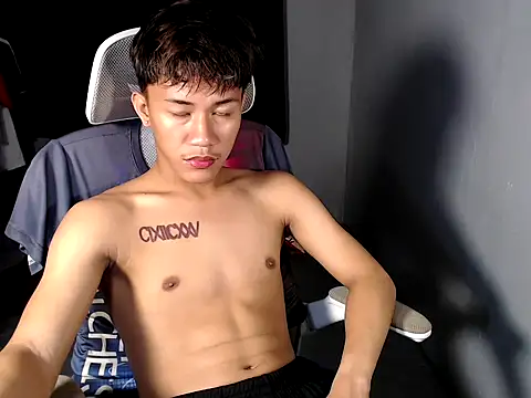 Snapshot of naughtyboyloy_0 chatting on April 6, 2026, 5:14 pm naughtyboyloy 0 online show from April 6, 2026, 5:14 pm