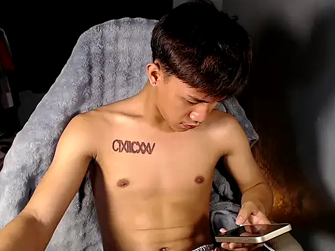 Snapshot of naughtyboyloy_0 chatting on April 8, 2026, 5:24 pm naughtyboyloy 0 online show from April 8, 2026, 5:24 pm