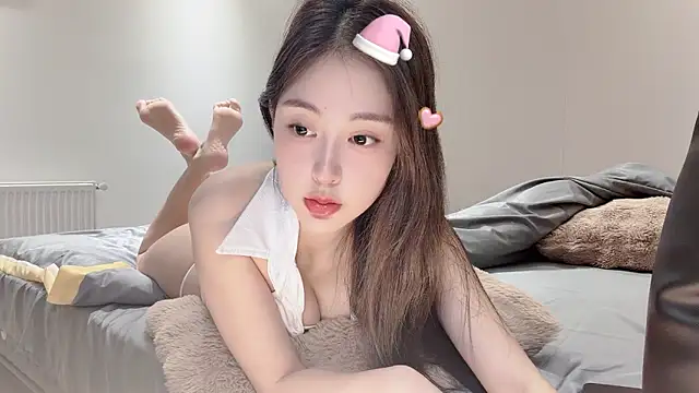 Snapshot of Aquarius-002 chatting on October 24, 2025, 1:40 pm Aquarius-002 online show from October 24, 2025, 1:40 pm