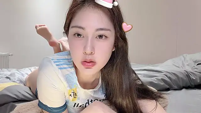 Snapshot of Aquarius-002 chatting on January 9, 2026, 5:04 pm Aquarius-002 online show from January 9, 2026, 5:04 pm