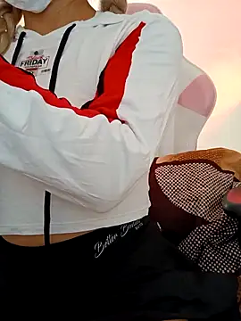 Scarlet-medina1 online show from April 26, 2026, 8:06 pm