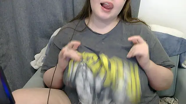 brattyprincessemma online show from February 18, 2026, 6:26 pm