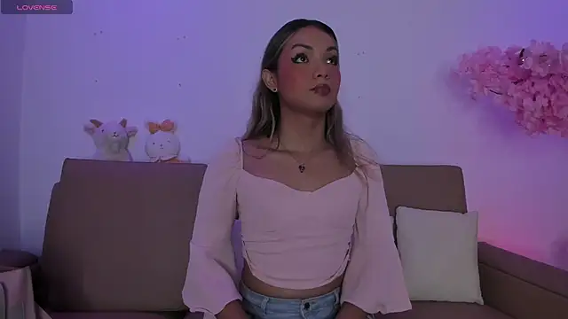 Snapshot of Doll_Isa_ chatting on March 31, 2026, 8:53 pm Doll Isa online show from March 31, 2026, 8:53 pm