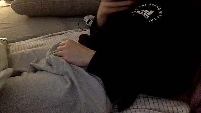 Snapshot of Breezydicksn chatting on October 31, 2025, 5:58 pm Breezydicksn online show from October 31, 2025, 5:58 pm