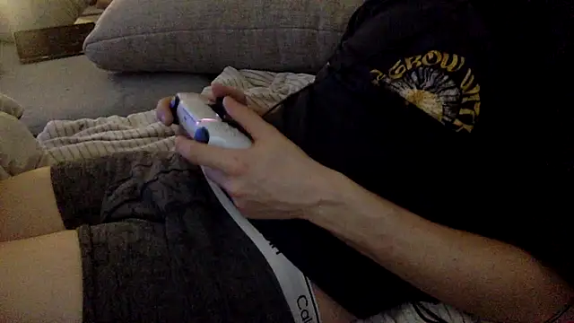 Snapshot of Breezydicksn chatting on November 8, 2025, 5:18 am Breezydicksn online show from November 8, 2025, 5:18 am