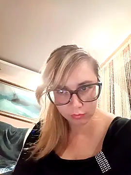 Snapshot of Crystal00Girl chatting on October 13, 2025, 8:53 pm Crystal00Girl online show from October 13, 2025, 8:53 pm