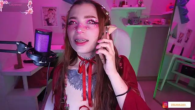 dreamleah  online show from June 21, 2026, 9:39 pm