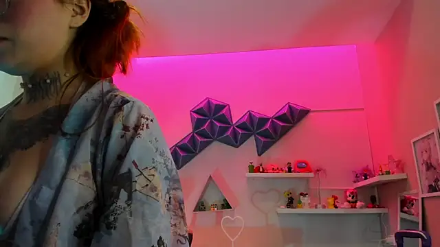 dreamleah  online show from July 2, 2026, 9:32 pm